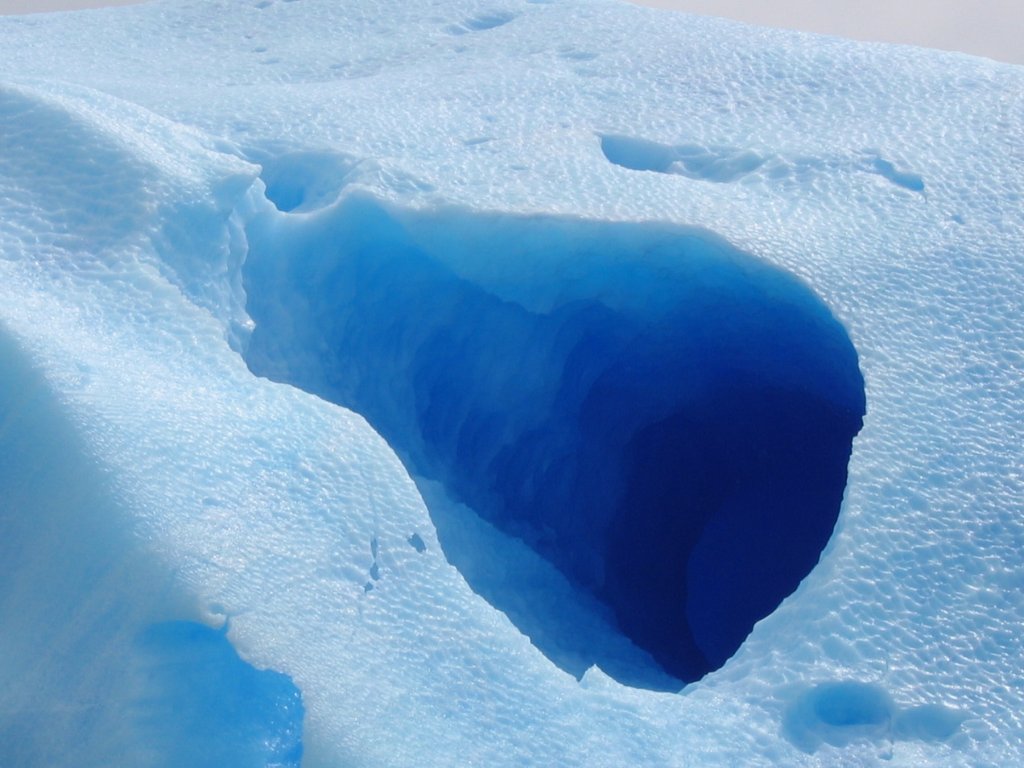 29-Very old ice without enclosed air.jpg - Very old ice without enclosed air